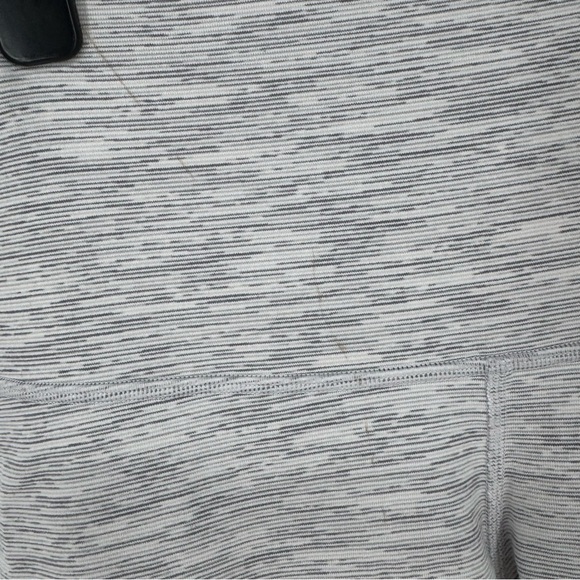 lululemon athletica wunder under heather Gray scalloped hem 23 cropped Leggings - Picture 9 of 10